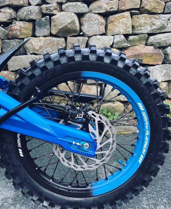 electric dirt bike – surron light bee x (custom blue graphics)
