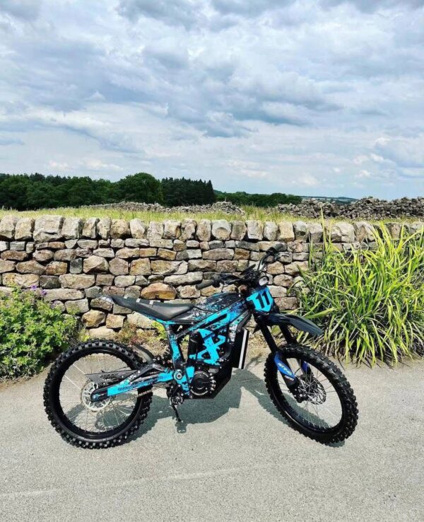 electric dirt bike – surron light bee x (custom blue graphics)