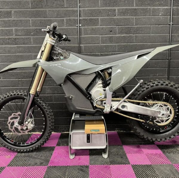 storm bee x – full size electric dirt bik